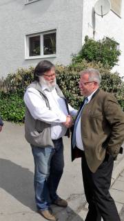 Erwin Mayer begrüßt OB Andreas Feller