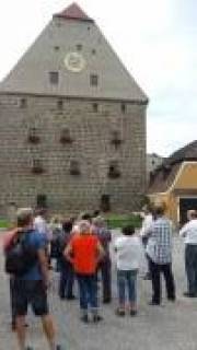 Carl Graf zu Eltz erläutert die Renorvierung des Schlosses