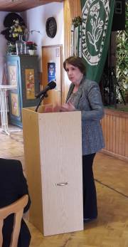 MdL Annette Karl spricht ihr Grußwort