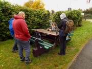 Erwin unterhält sich mit den Mitgliedern